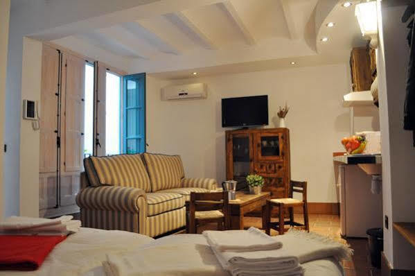 Monkeys Pureza House Sevilha