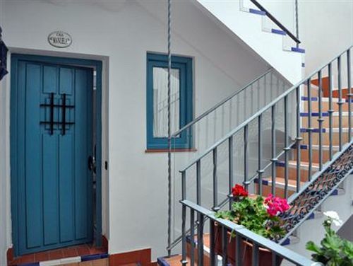 Monkeys Pureza House Sevilha